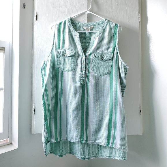 Khakis & Co sleeveless Top - Picture 2 of 5